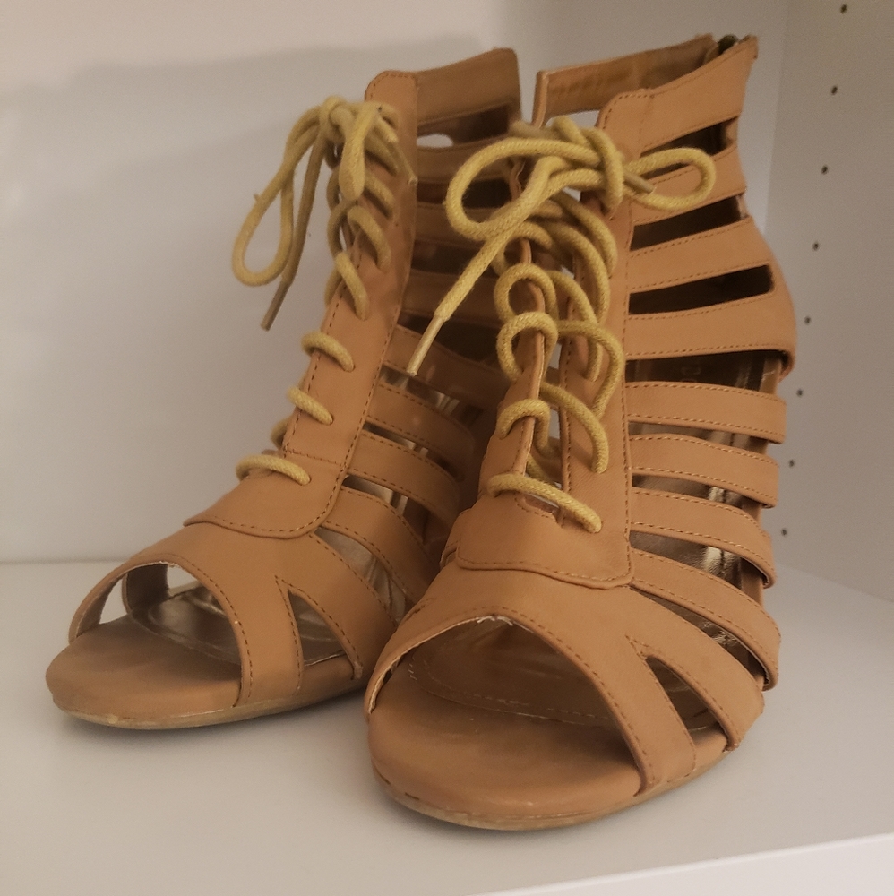 shoes - Picture 2 of 4